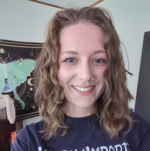 Meet your Posher, Sky - Picture 2 of 3